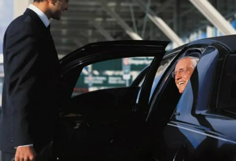 Premium chauffeur service Dubai airport